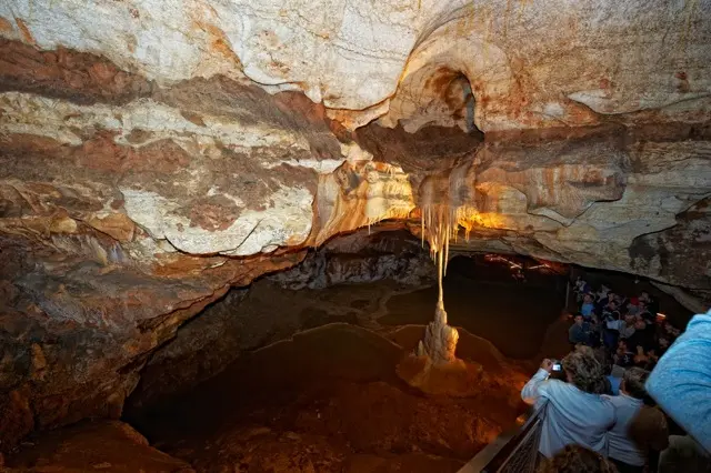 160504 Grotte de Lacave--Lot Tourisme - CRT Midi-Pyrénées, D. VIET-2