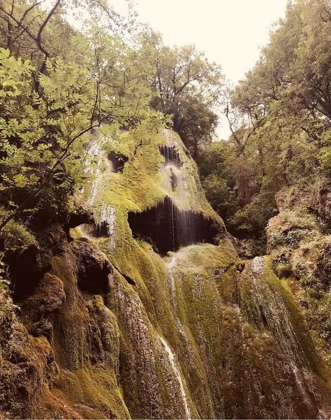 28.10_GROTTES ET CAVERNES ENTRE MYTHOLOGIE ET SACRE_Cauvaldor