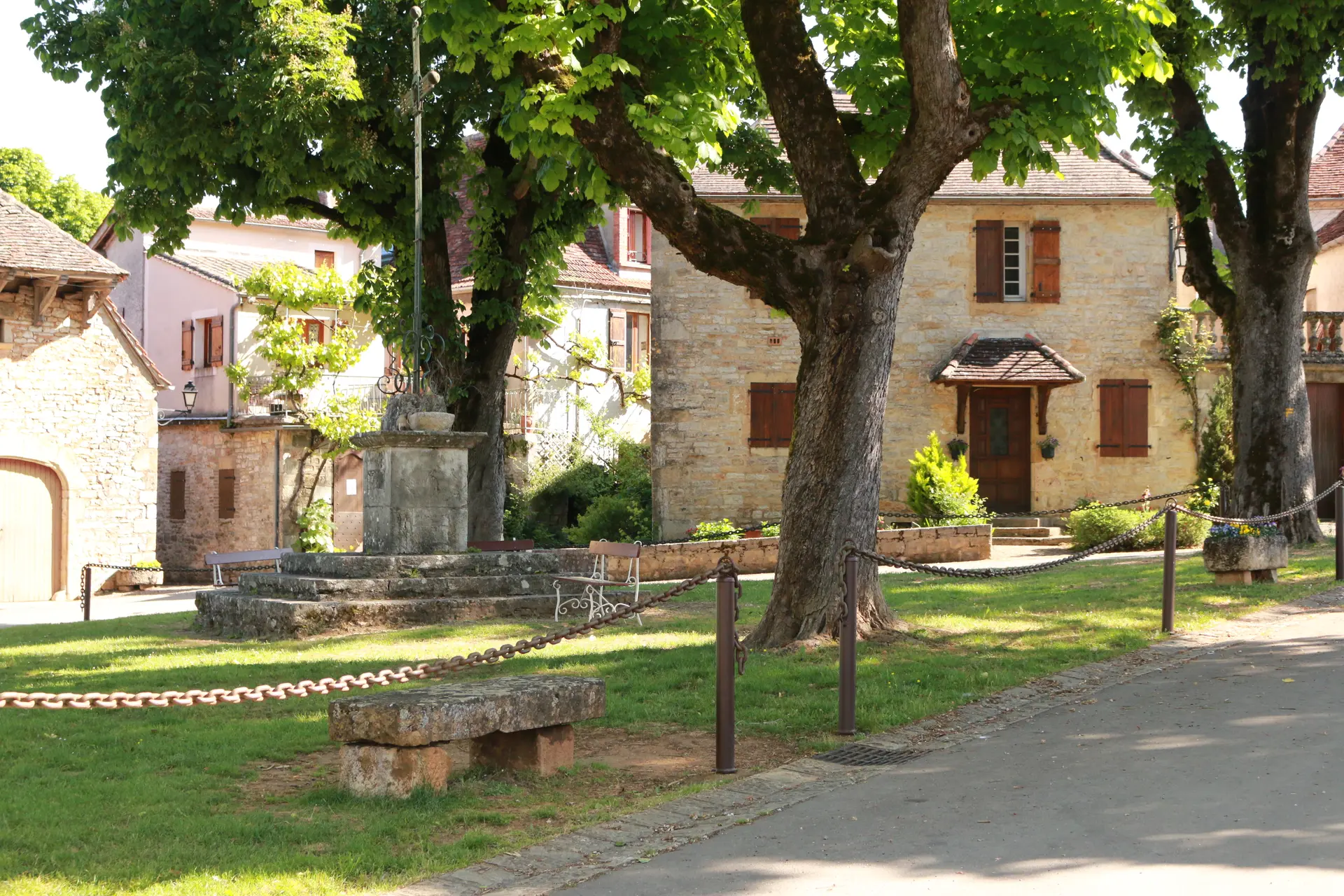 La place du village (2)©M.Légeron