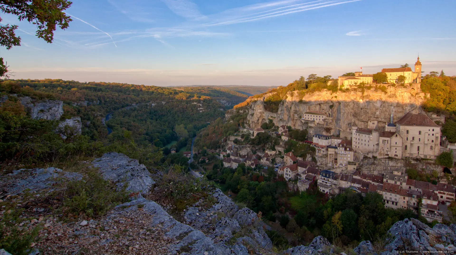 Lever du soleil sur Rocamadour et le canyon de l'Alzou