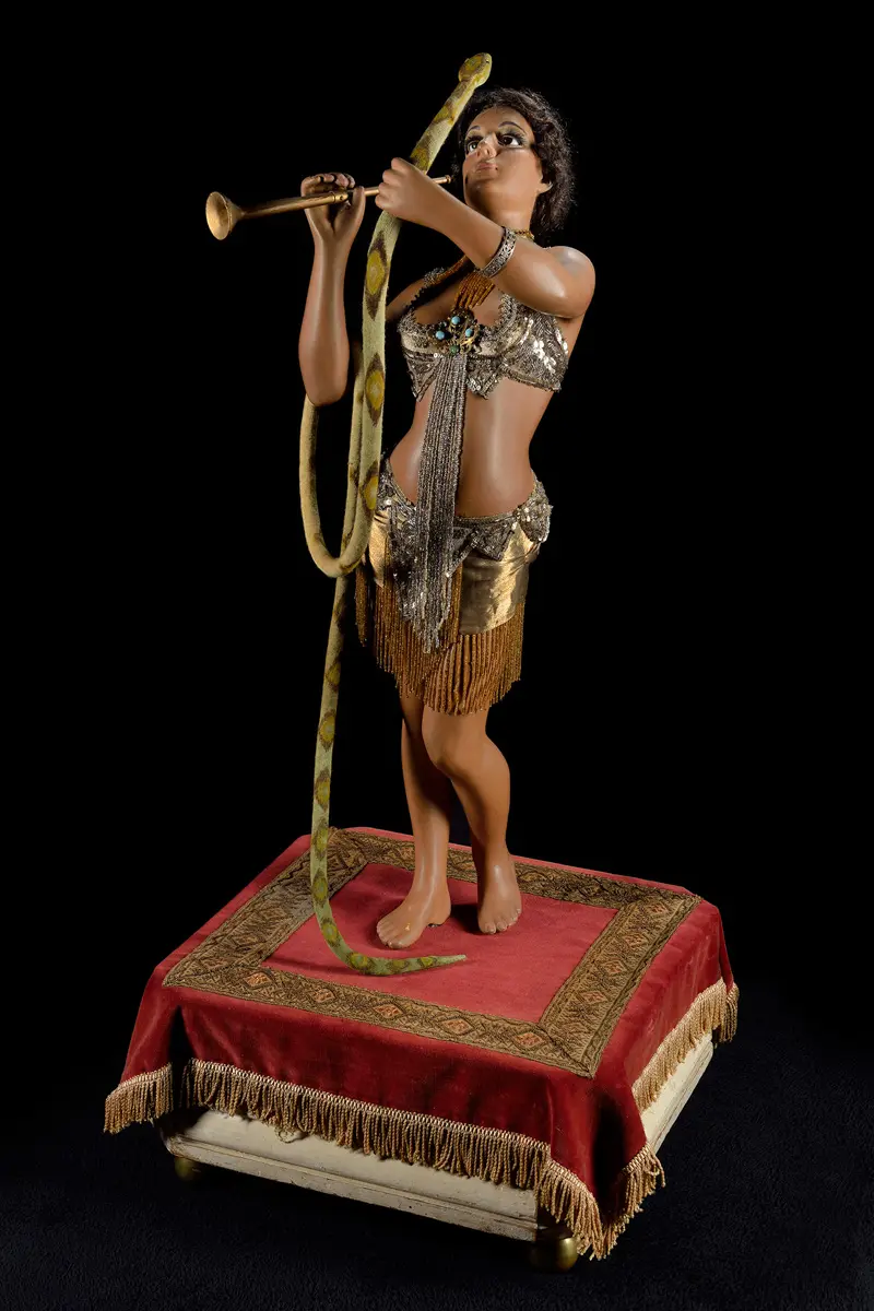 Musée de l automate- la charmeuse