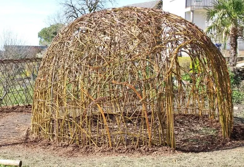 Tonnelle-a-la-construction