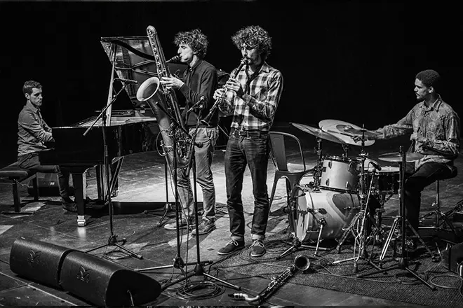 postk-scene-jazz-trompette-flute-performance-batterie