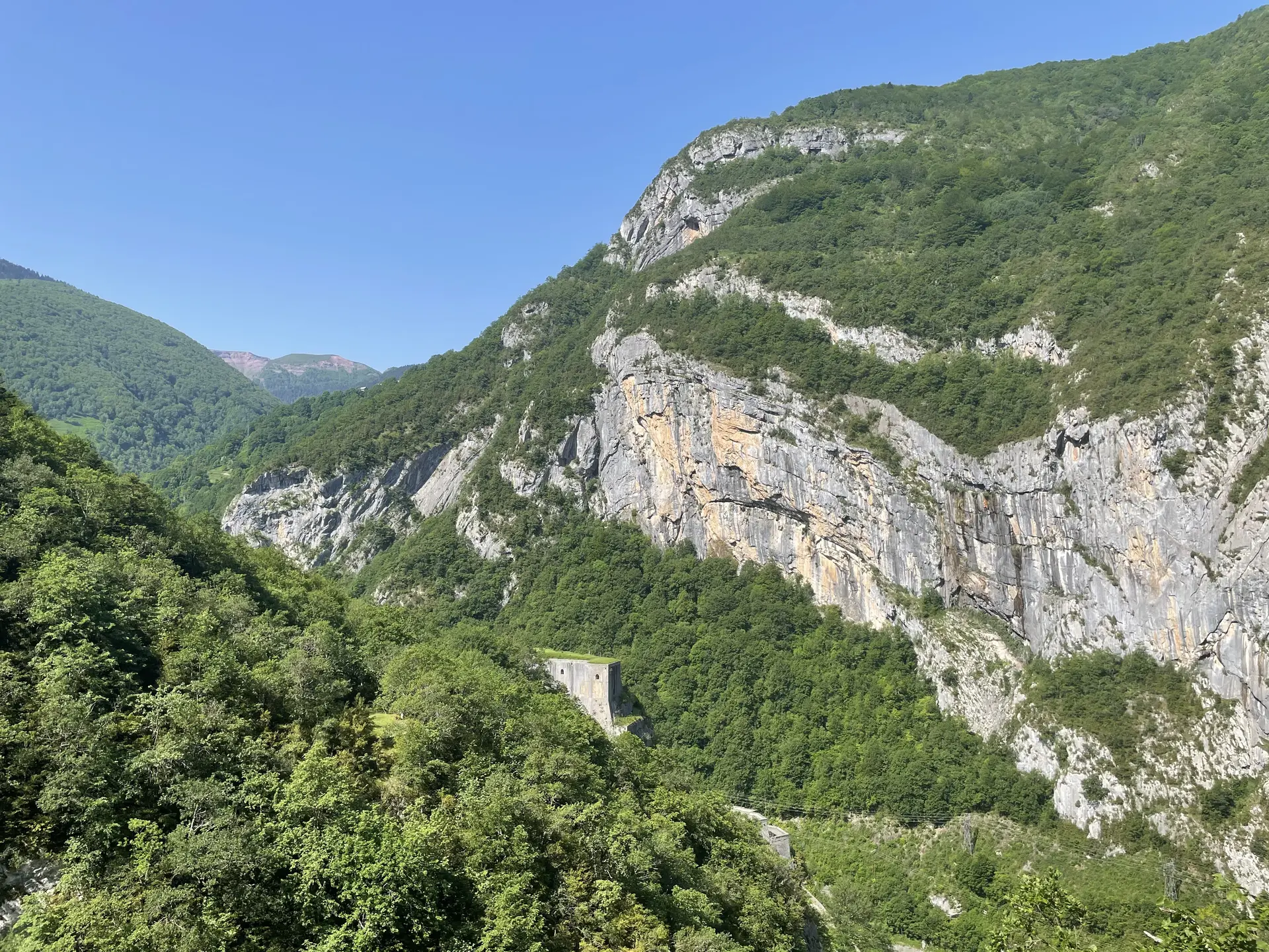 Vue Fort du Portalet depuis chemin de la Mâture