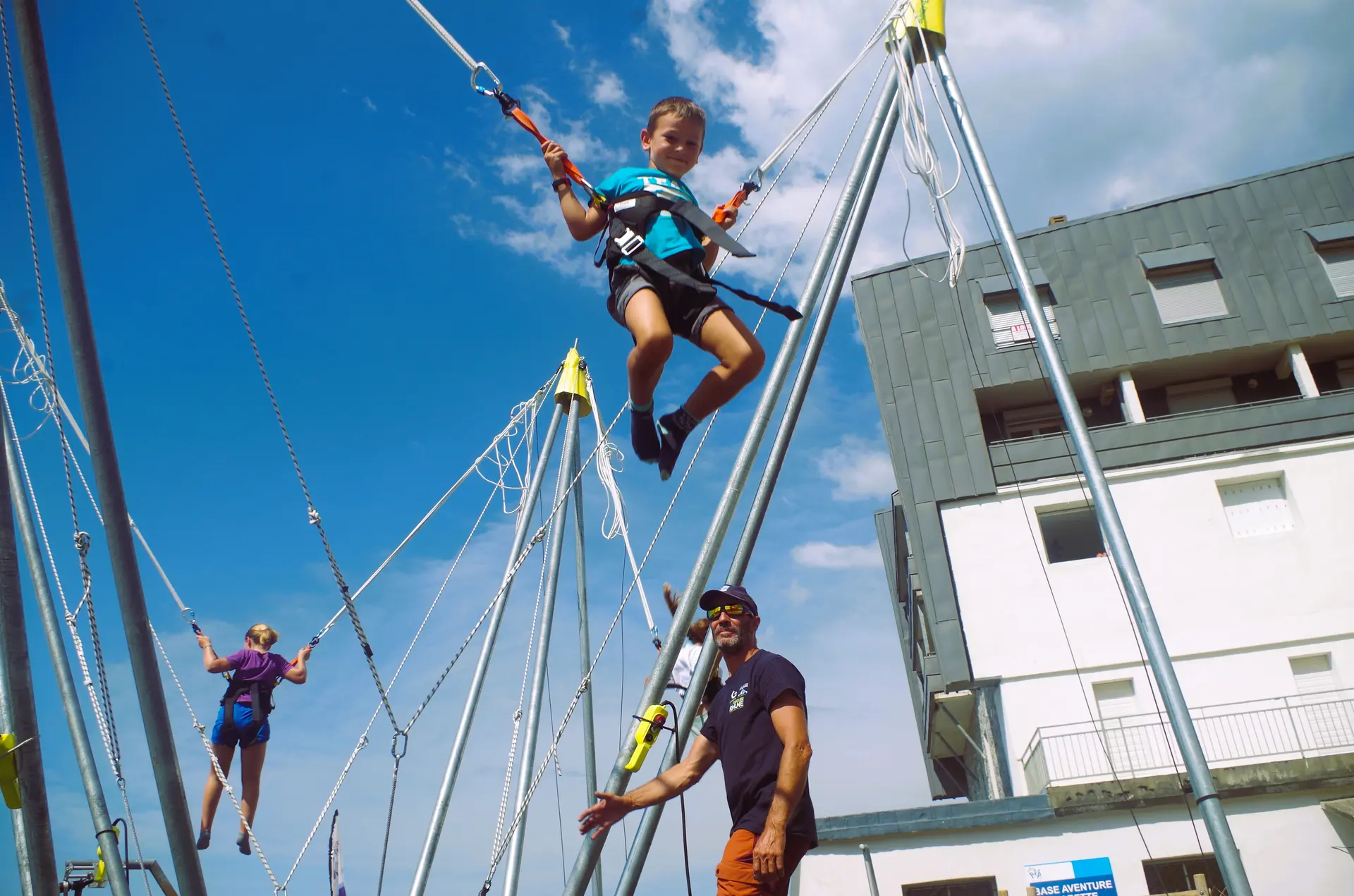 Sauts sur le Bungee Trampoline à La Pierre Saint-Martin