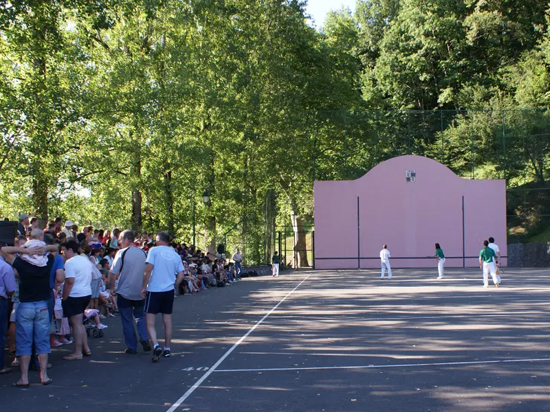Partie de pelote basque au fronton d'Arette