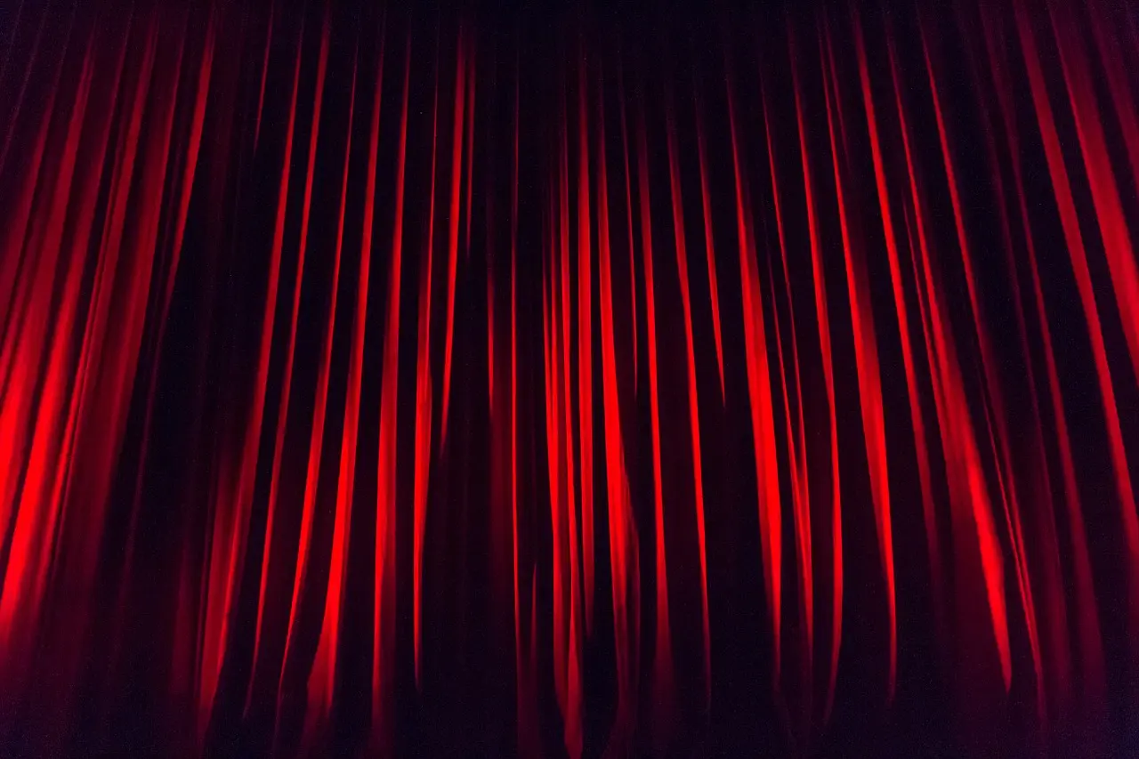 stage-curtain-660078-1280
