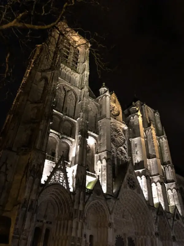 Cathedrale-de-nuit--BourgesBerry-Tourisme-3