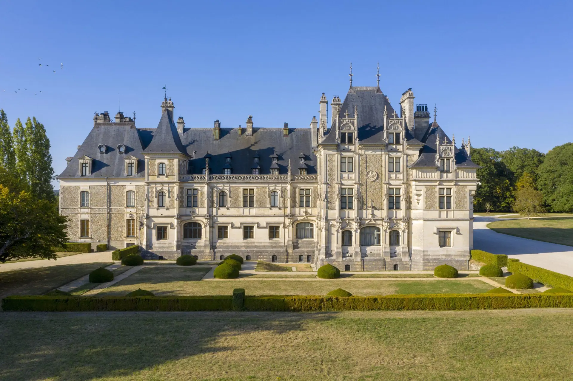 Chateau-de-Menetou-71-scaled