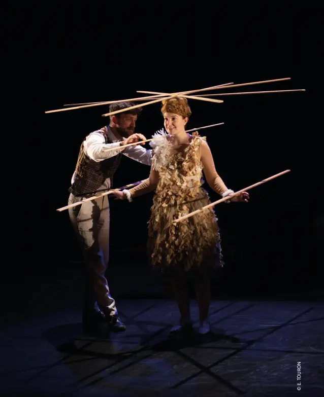 Titi tombe, Titi tombe pas