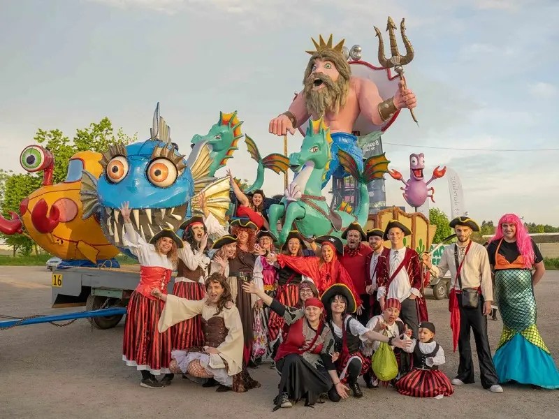 Carnaval nocturne - char - fête - Ploërmel - Bretagne