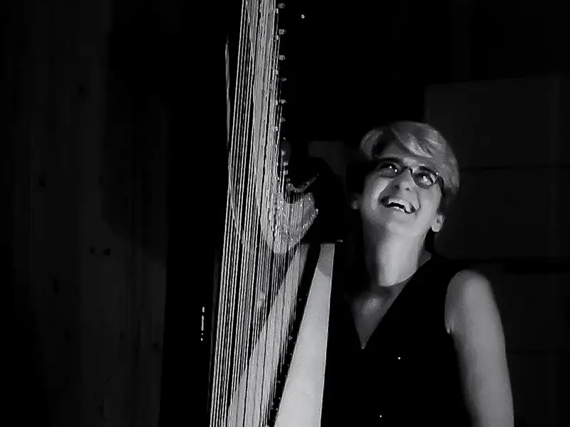 concert_harpe_catherine-baudichet_eglise-graal_Trehorenteuc_Broceliande