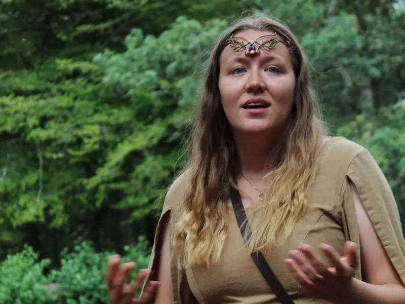 Pauline-D_balade-contée_Val-sans-retour_Tréhorenteuc_DestinationBrocéliande