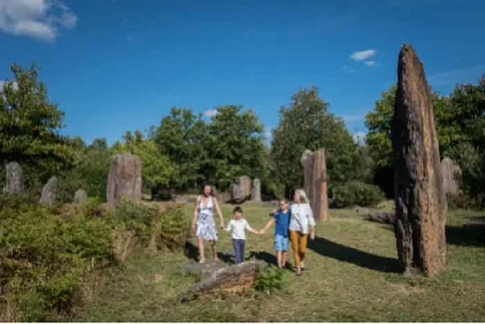Le Néo-Menhirs-Monteneuf-2025