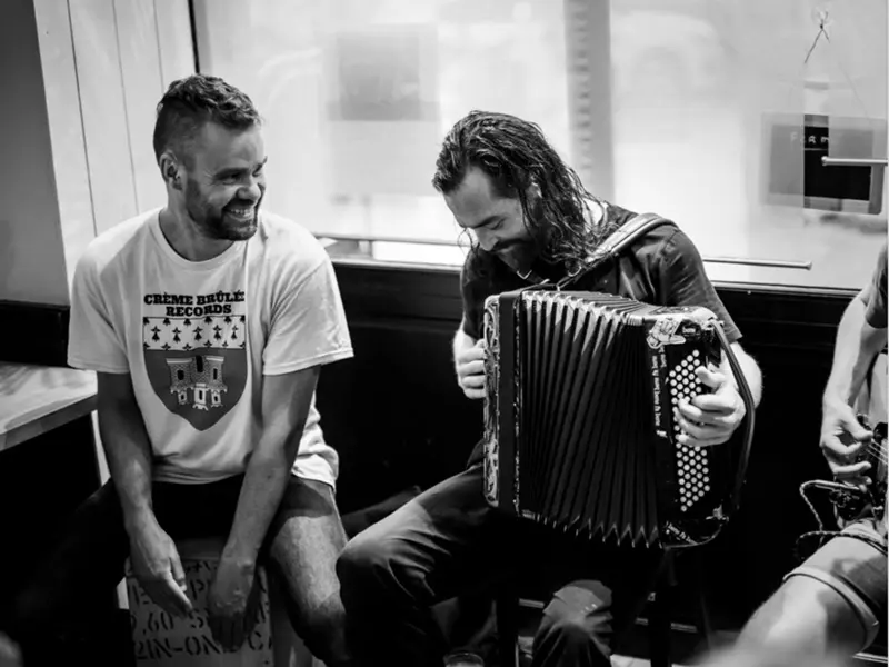 fred-peloquin_antoine-tardivel_concert_contes_quebec_MaisonMorgane_Concoret