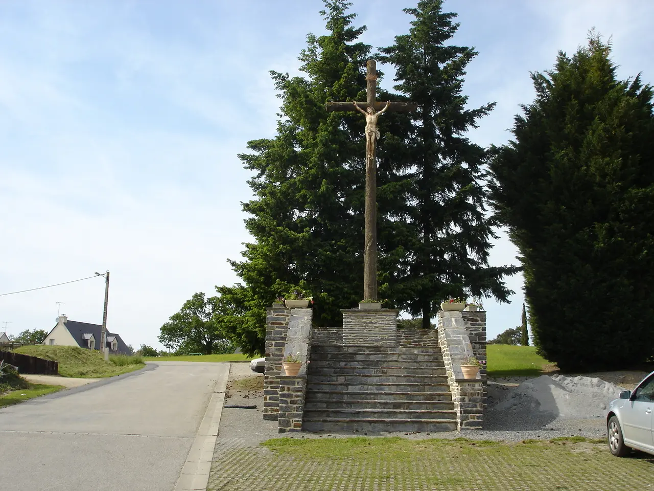 n-2---Calvaire-face-a-la-Mairie