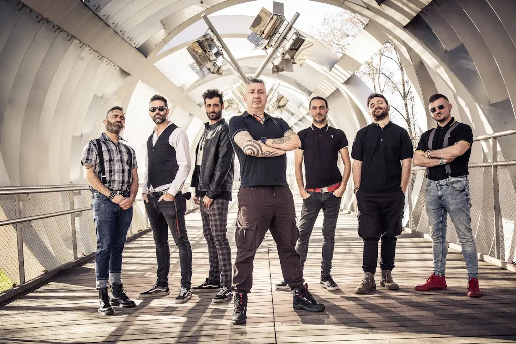 4_The Locos (Ex-Ska-P)