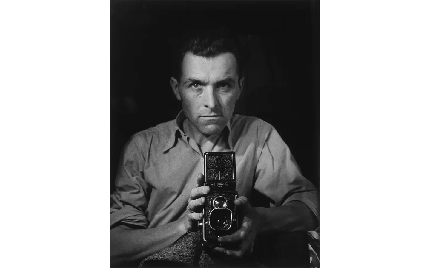 12877 autoportrait au Rolleiflex 1947