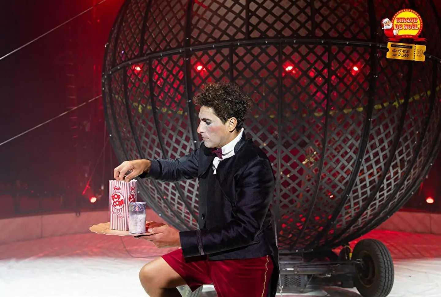Cirque de Noël 2025 - Pau - Clown et sphère