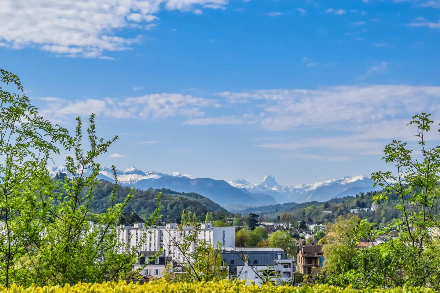 Billère - rives du gave - Vue sur les Pyrénées
