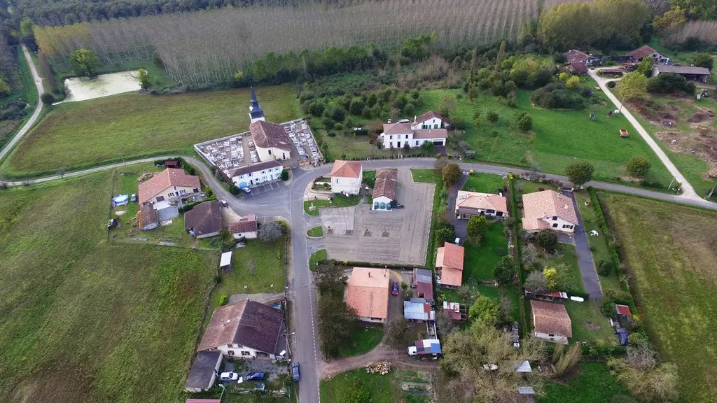 L'ancien bourg au pied de l'église - Balades 3 lavoirs