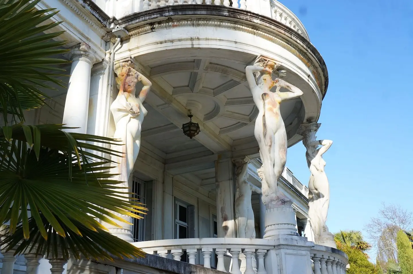 Palais Sorrento_Cariatides_guide_epicurieuse