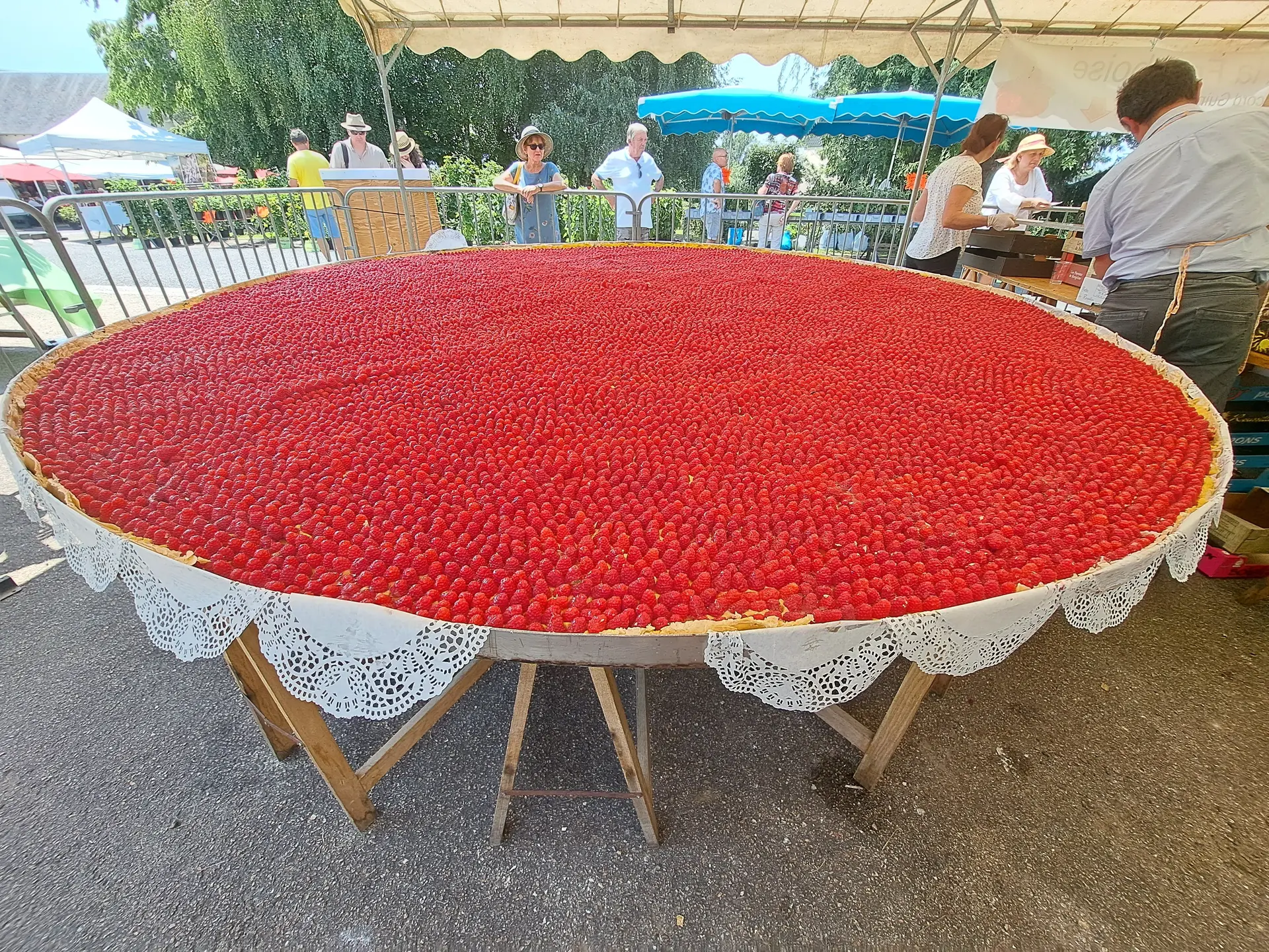 Tarte - fête de la framboise 2023 © Jade Lautrete (5)