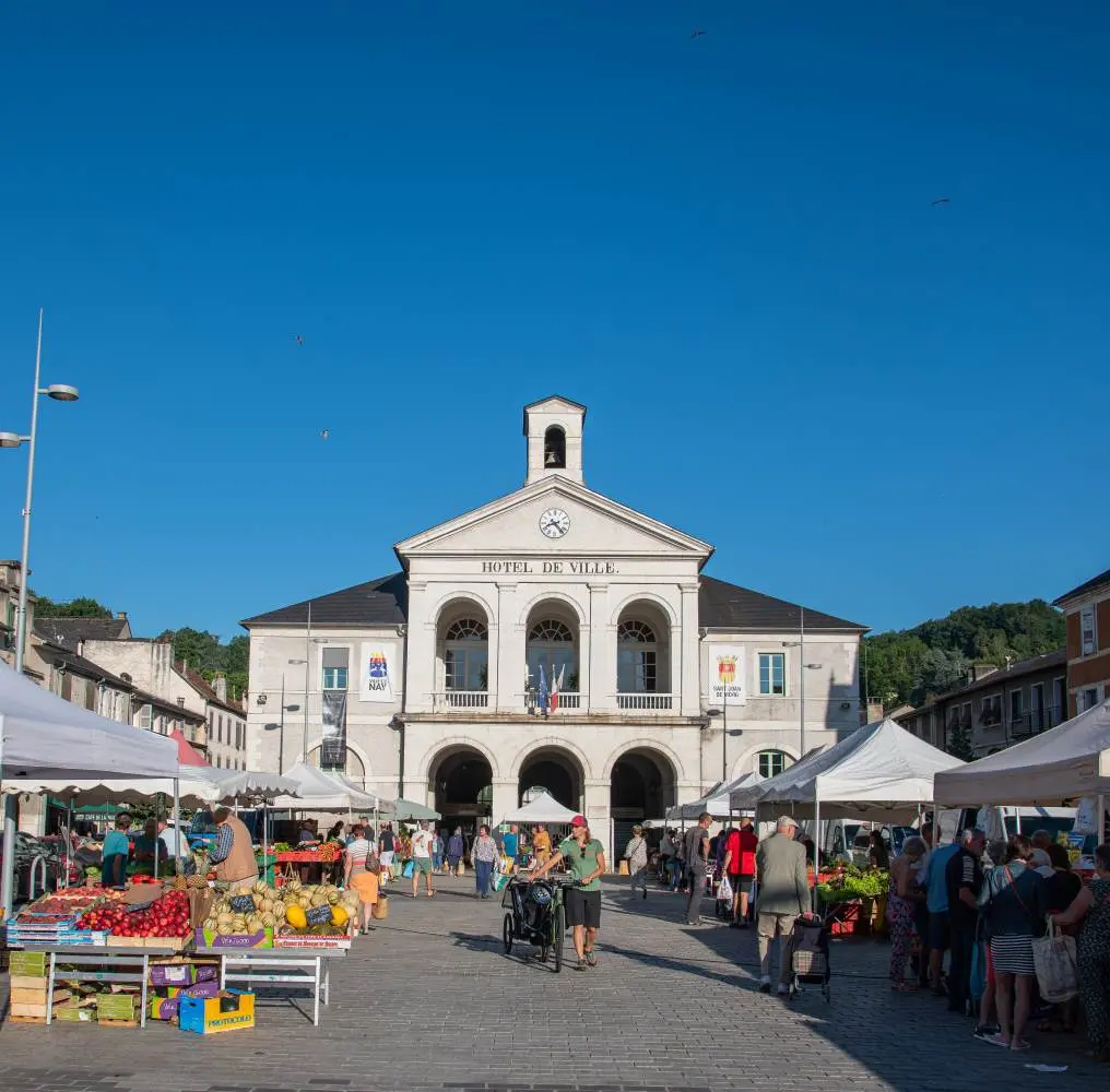 Véloroute V81_Nay le marché 002