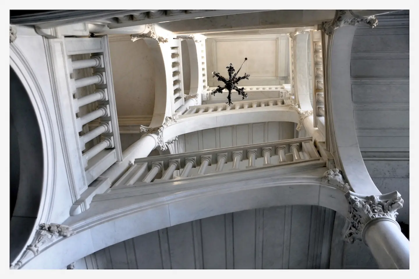 escalier_palais_sorrento_guide_epicurieuse