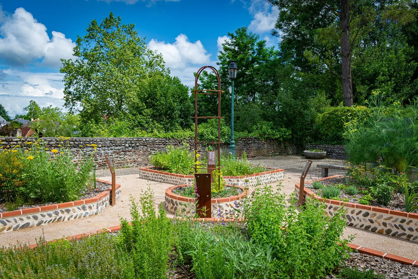 Balade médiévale Lescar - jardin médiéval