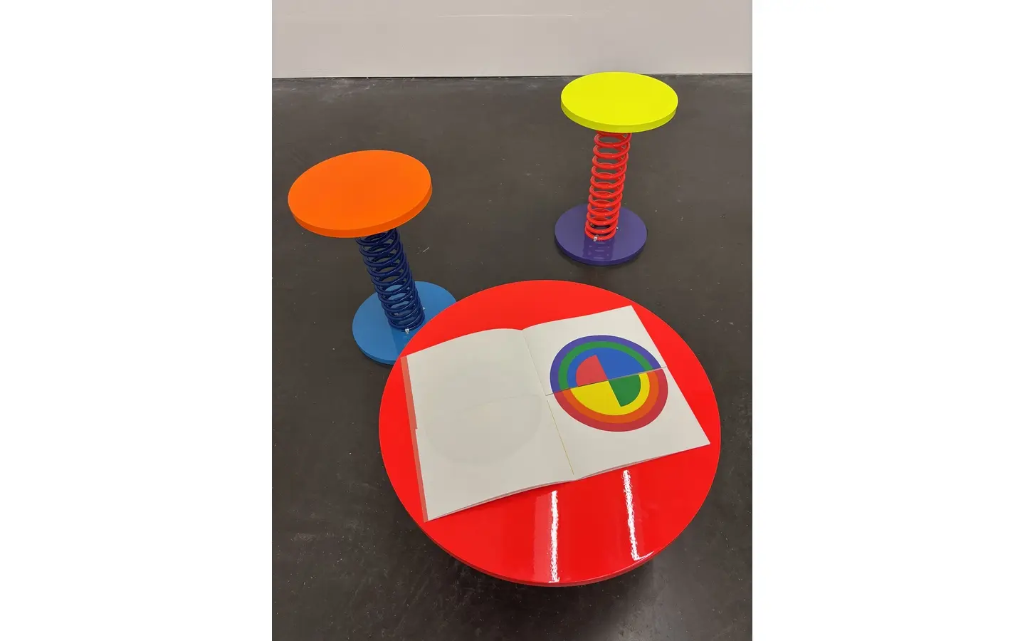 mobilier_livreRainbow_Apreslapluie©BO