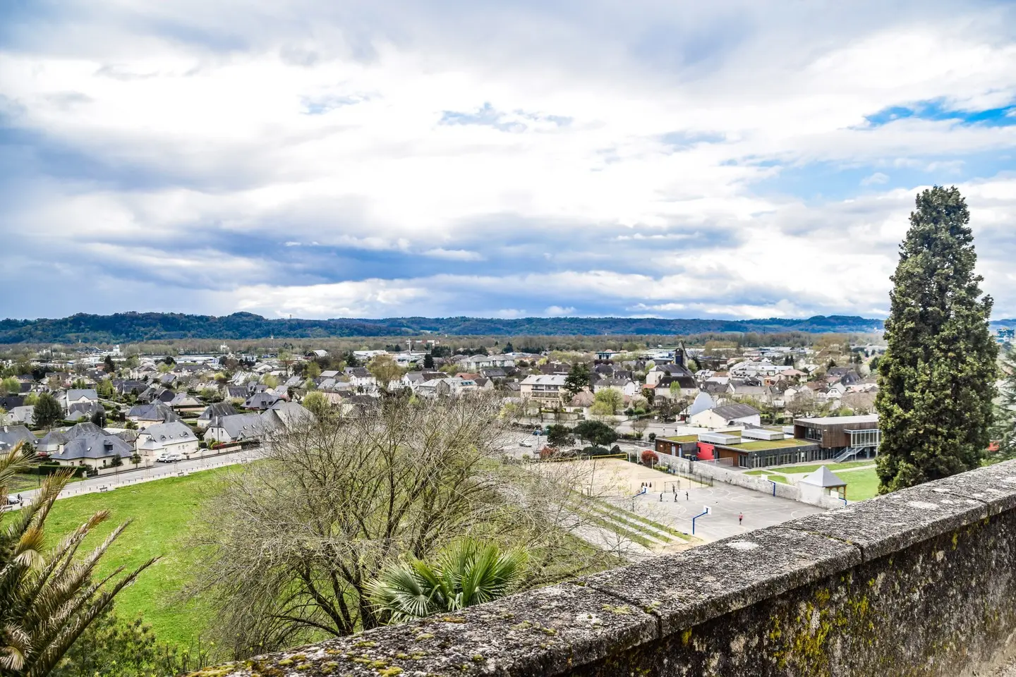 Lescar, cité nature - vue des remparts