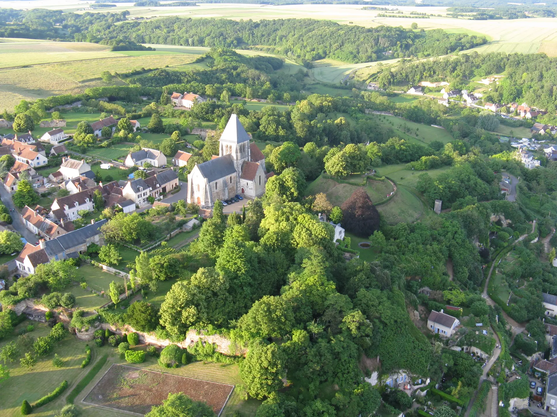 Collégiale de Trôo vue aérienne