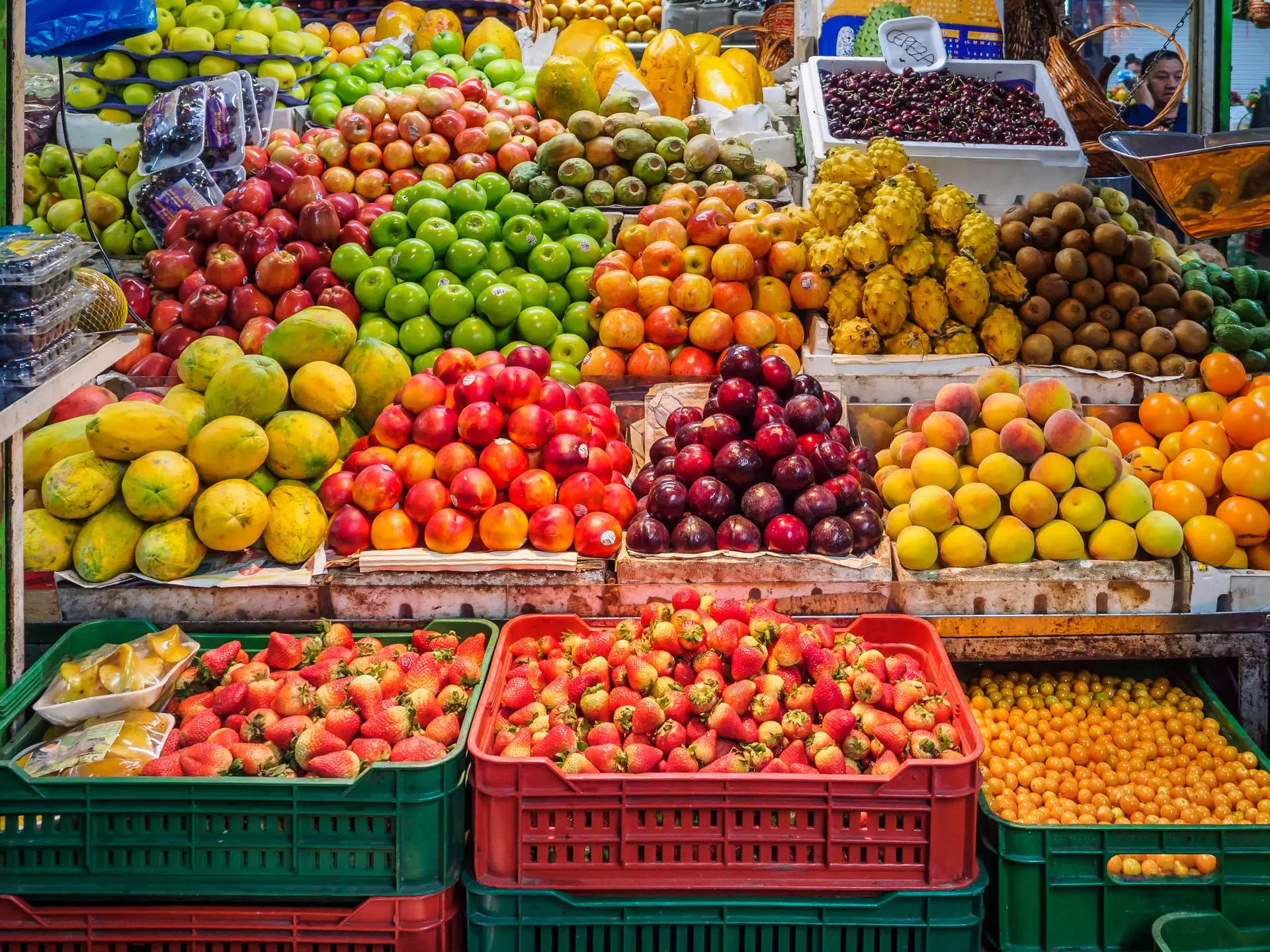 1620201093-commerce-de-detail-de-fruits-et-legumes-alexander-schimmeck-2zjha9rskys-unsplash