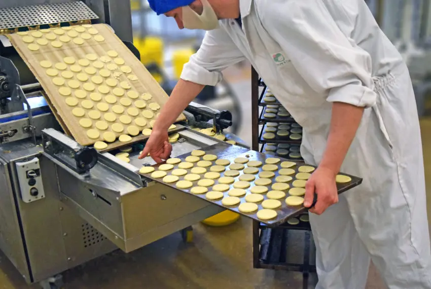 Fabrication des biscuits chez Nature & Compagnie
