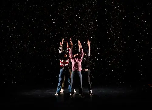 Michelle-doit-on-ten-vouloir-davoir-fait-un-selfie-a-Auschwitz-Credit-Julie-Moulin-500x363