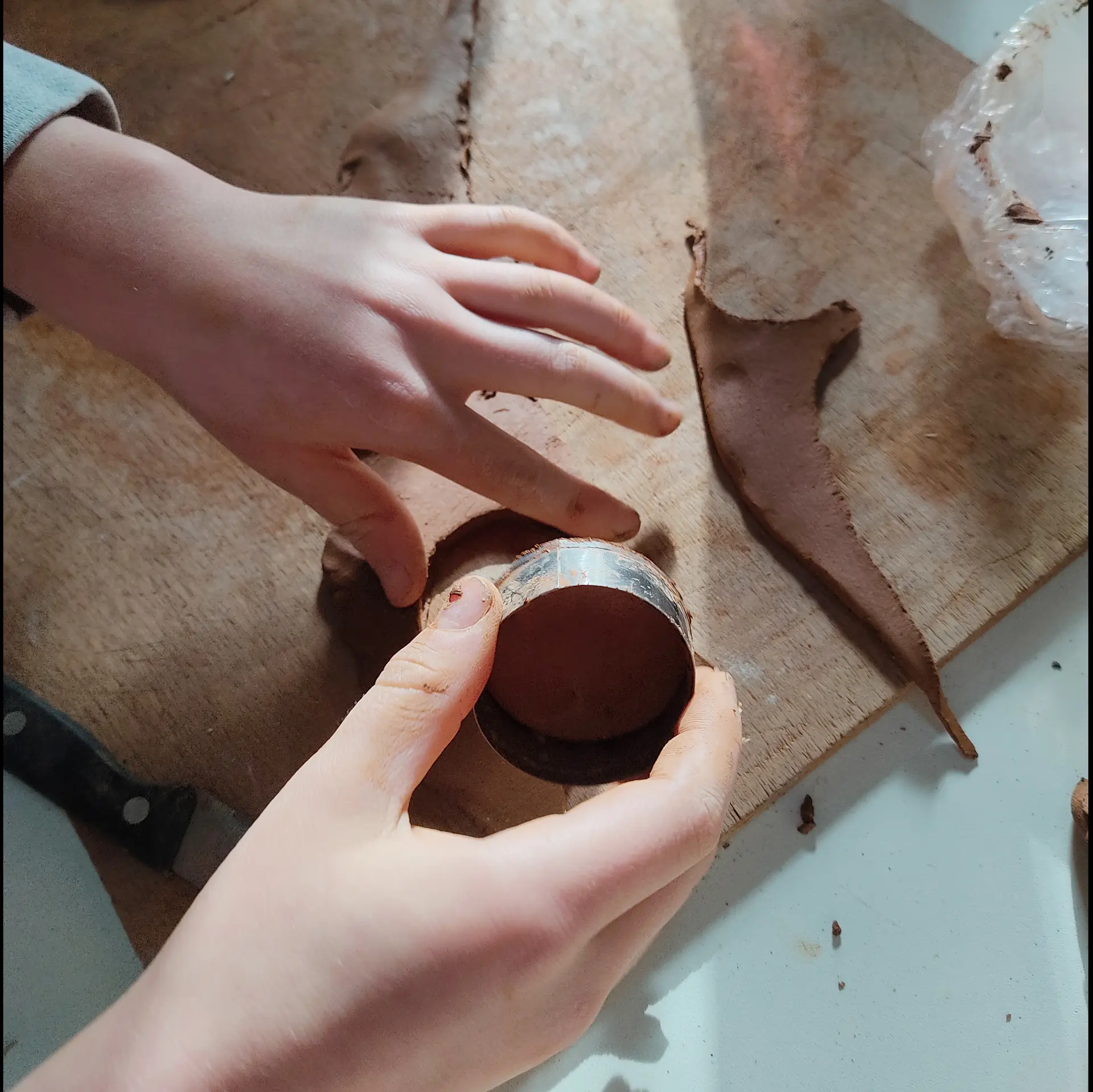 Petites mains en action