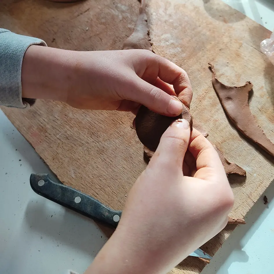 Petites mains en action