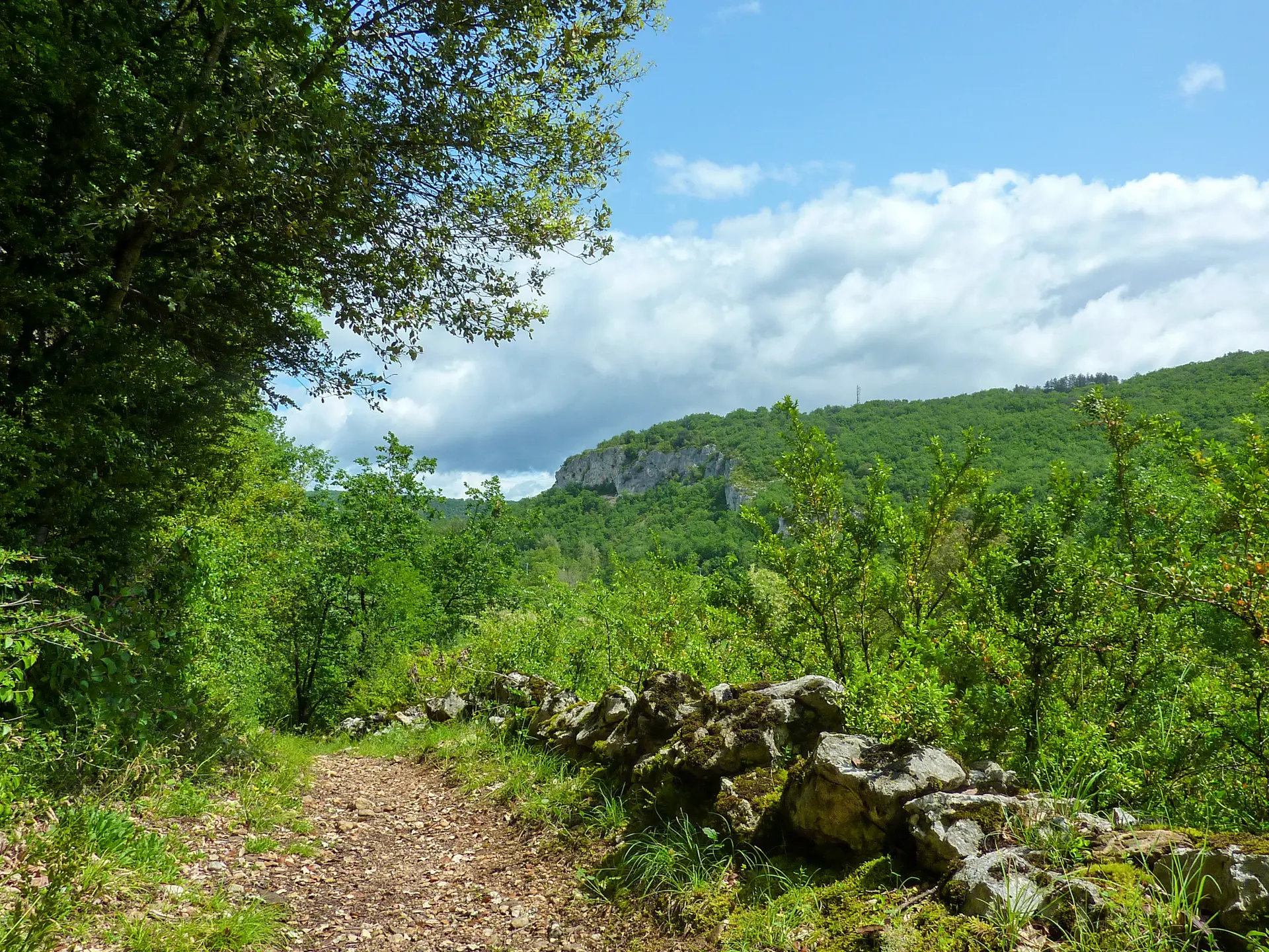 07Le Cuzoul - Montée sur le Roc © Lot Tourisme - C. Sanchez