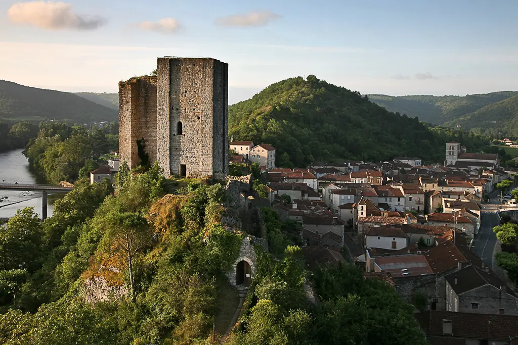 Tour et village de Luzech