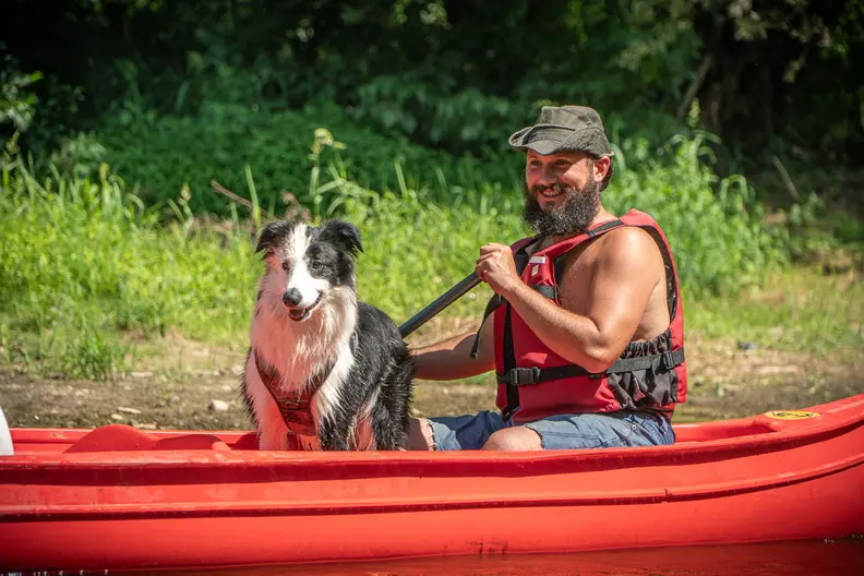 Canoë avec son chien - Vallée du Célé