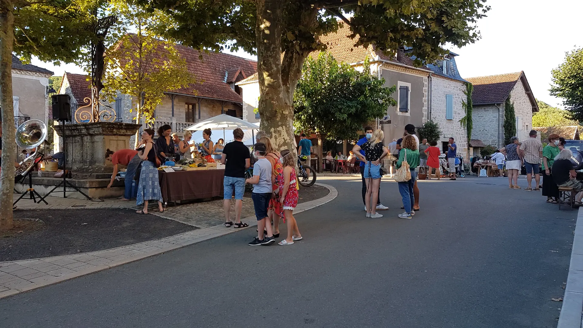 Marché d'été à Saint-Pierre-Toirac