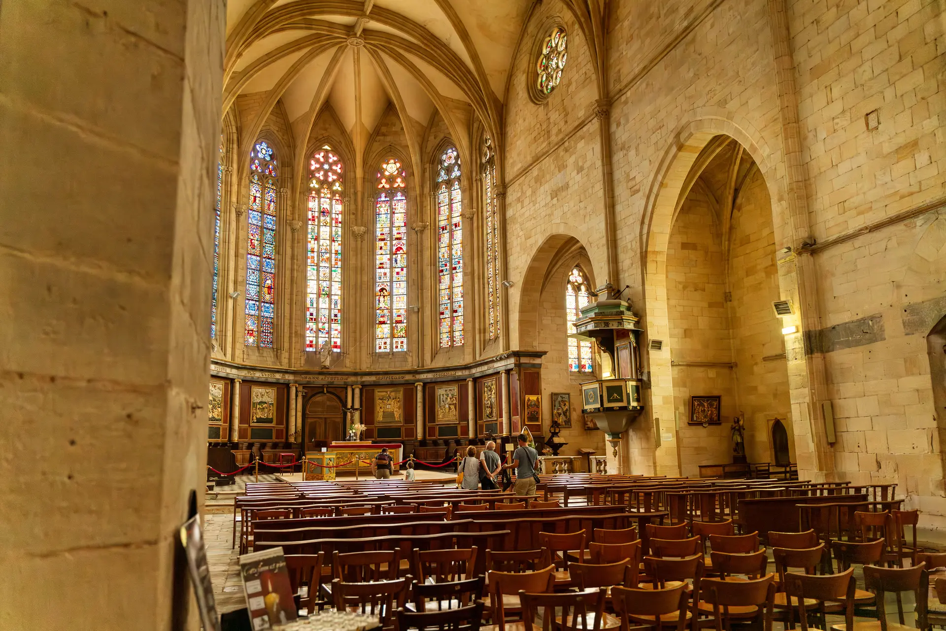Intérieur de l'Église Saint-Pierre