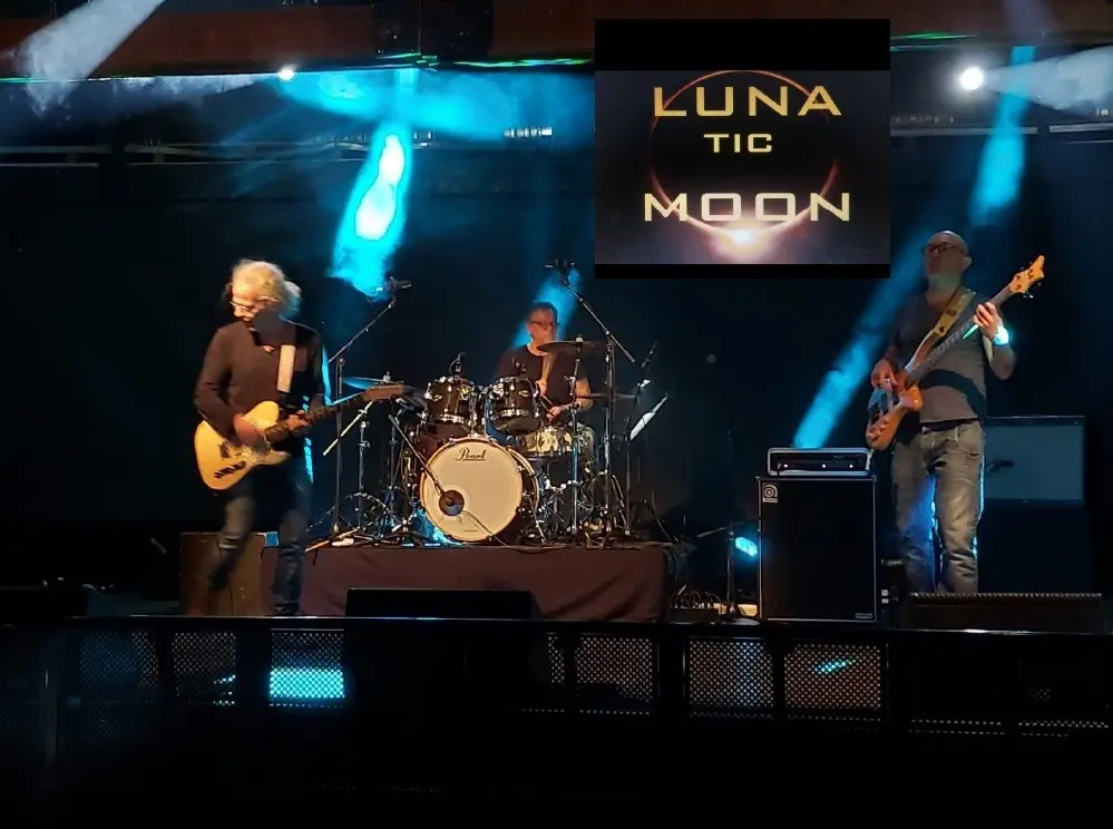 thumbnail_LUNAtic MOON photo_page-0001