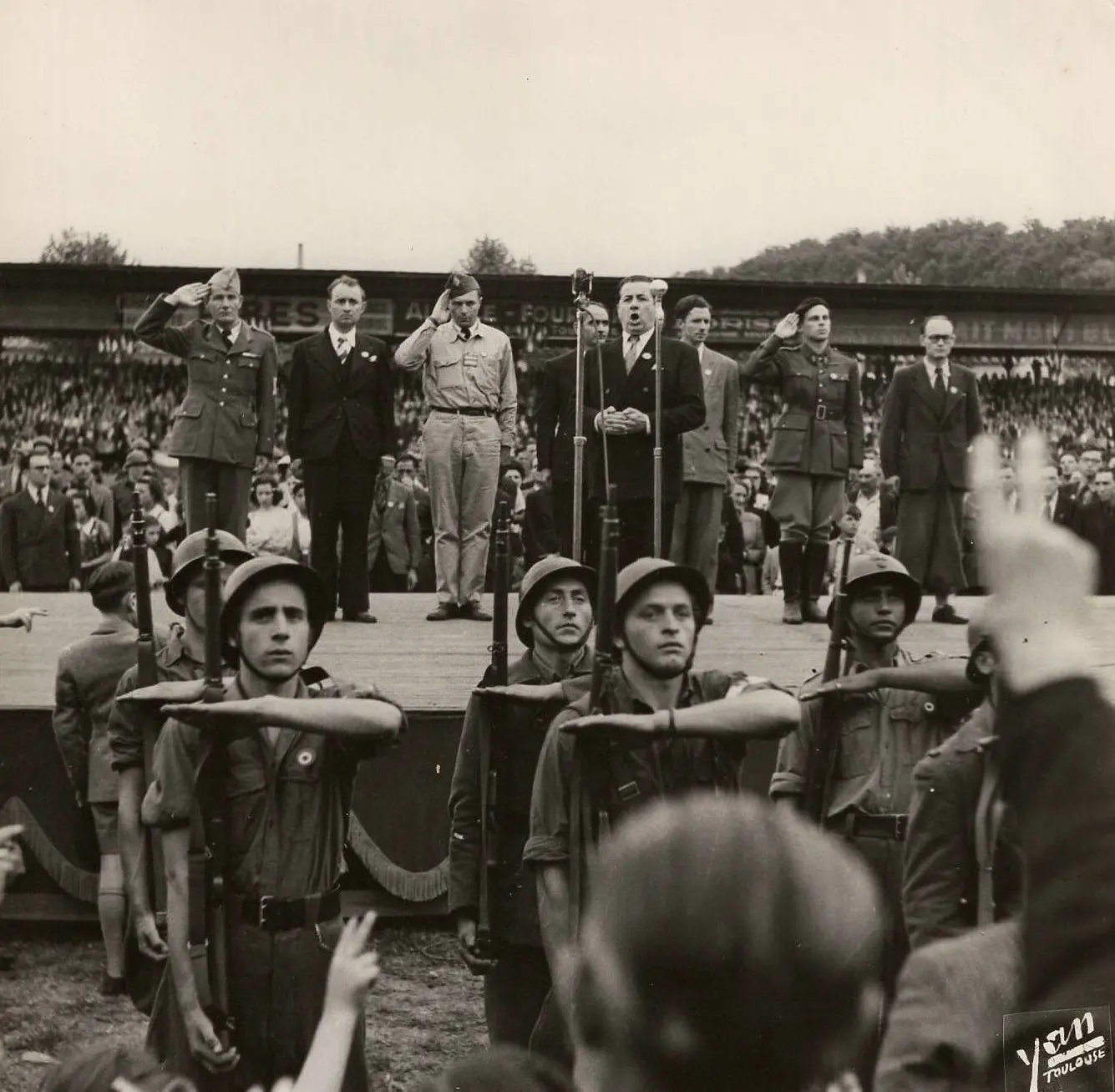 Inauguration du stade Jean-Jacques Chapou à Toulouse (septembre 1944)