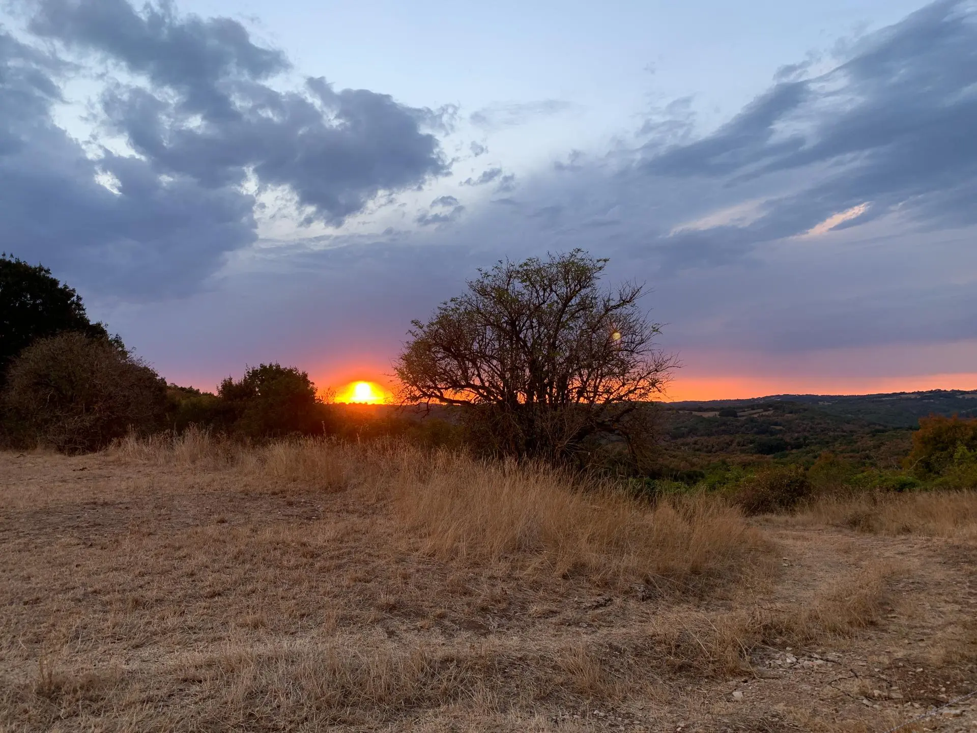 Coucher-de-soleil-sur-le-causse-lot-tourisme