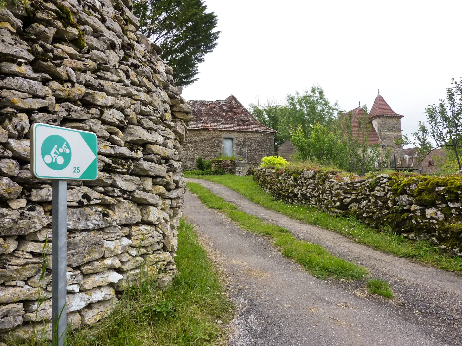 Artix - Entre murets et maisons de pierre_03 © Lot Tourisme - C. Sanchez