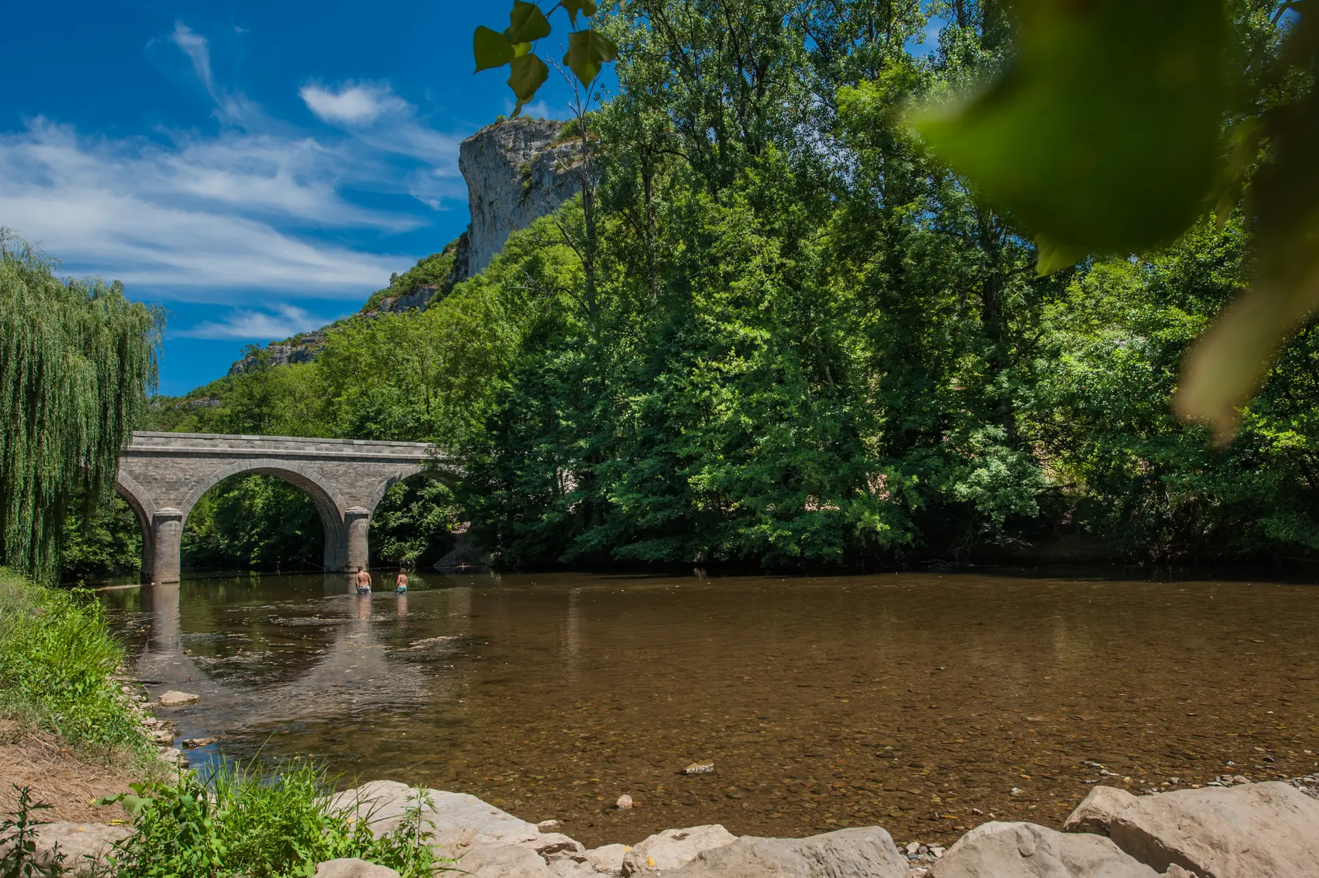 Baignade dans le Célé à Brengues