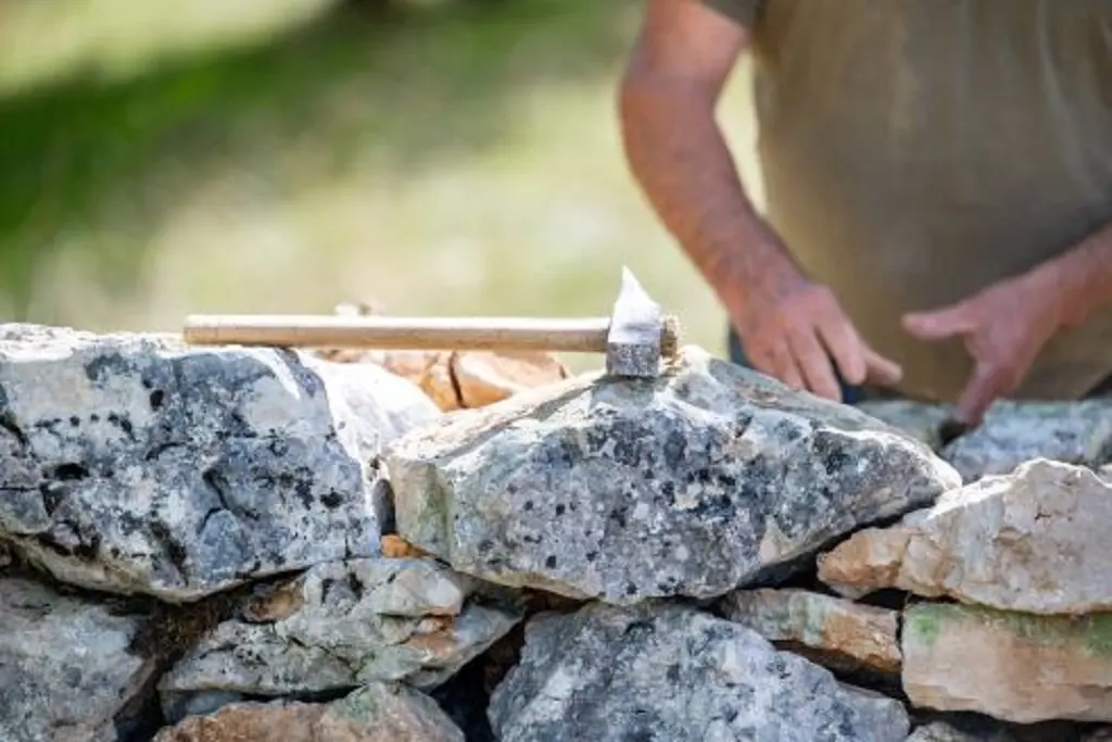 Stage découverte : construction pierre sèches à l'écomusée de Cuzals