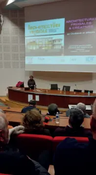 Dominique Gauzin-Müller lors d’une conférence à Cahors